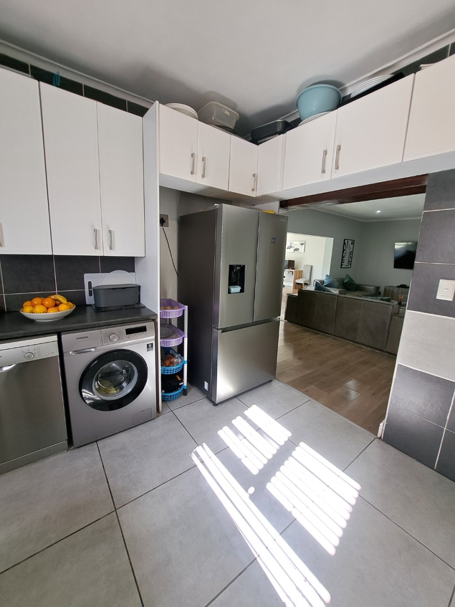 4 Bedroom Property for Sale in Lansdowne Western Cape